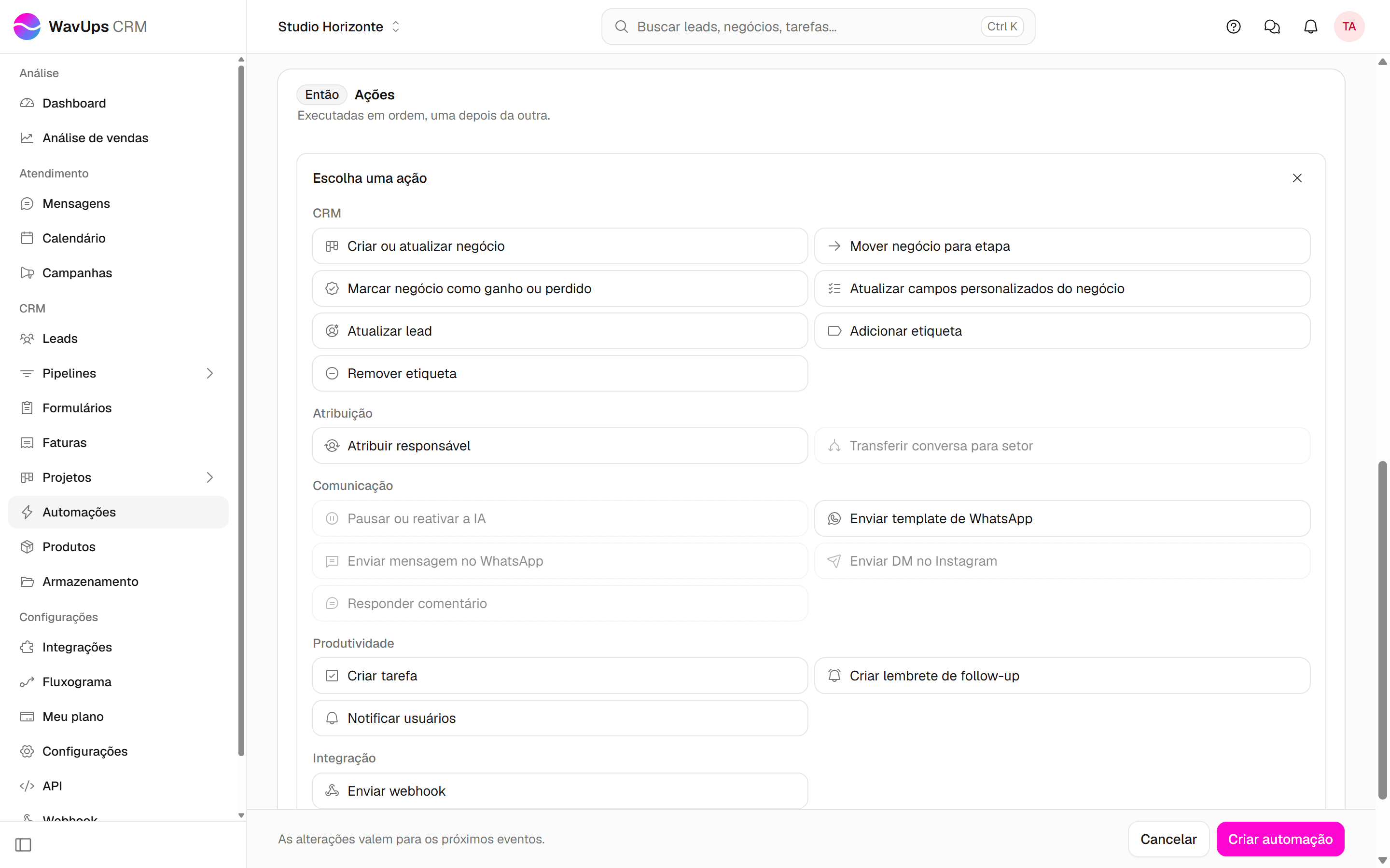 Bloco Então com a lista Escolha uma ação aberta, agrupada em CRM, Atribuição, Comunicação, Produtividade, Integração e Fluxo.