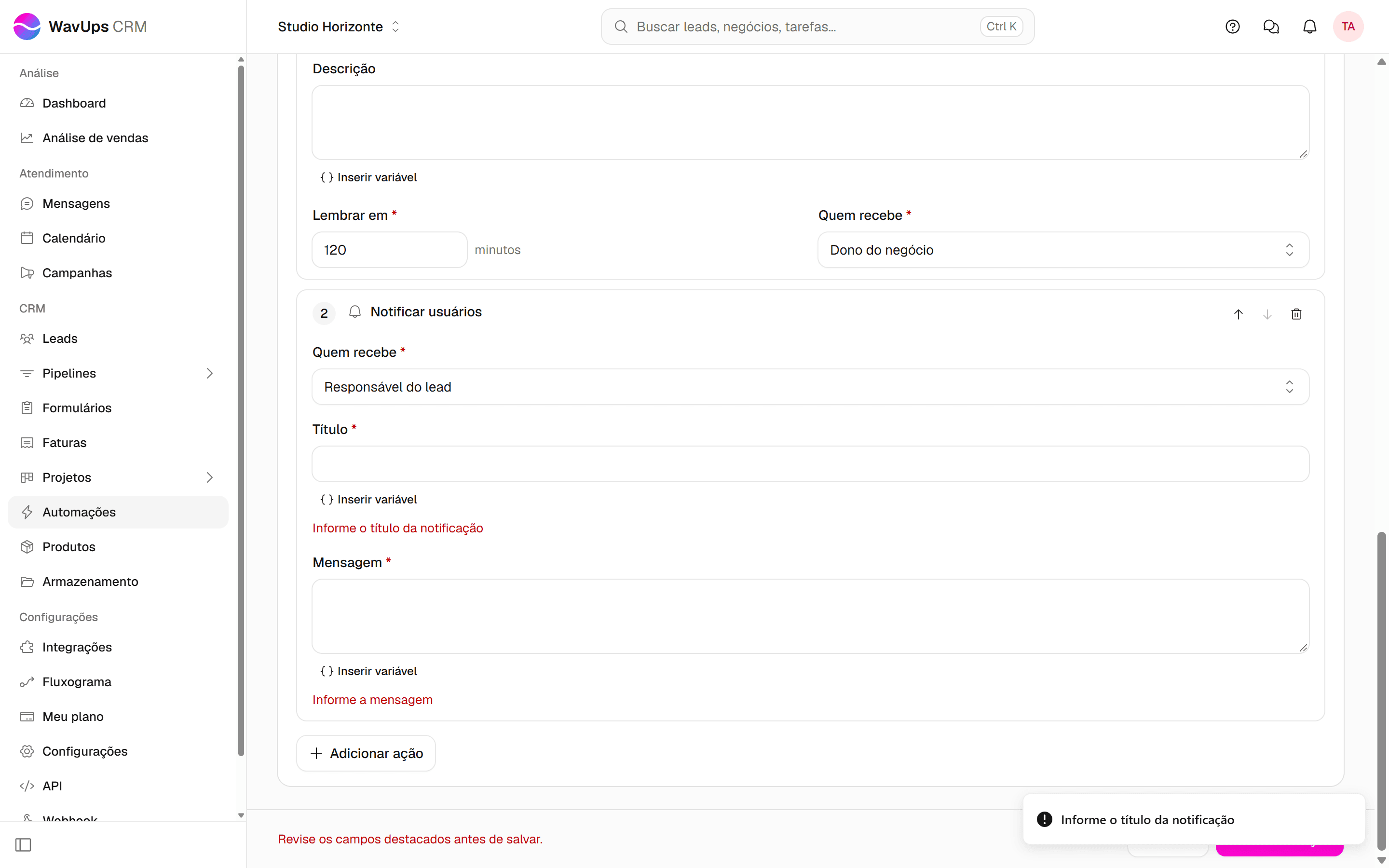 Ação Notificar usuários com os campos Título e Mensagem vazios, as mensagens Informe o título da notificação e Informe a mensagem e o aviso no rodapé Revise os campos destacados antes de salvar.