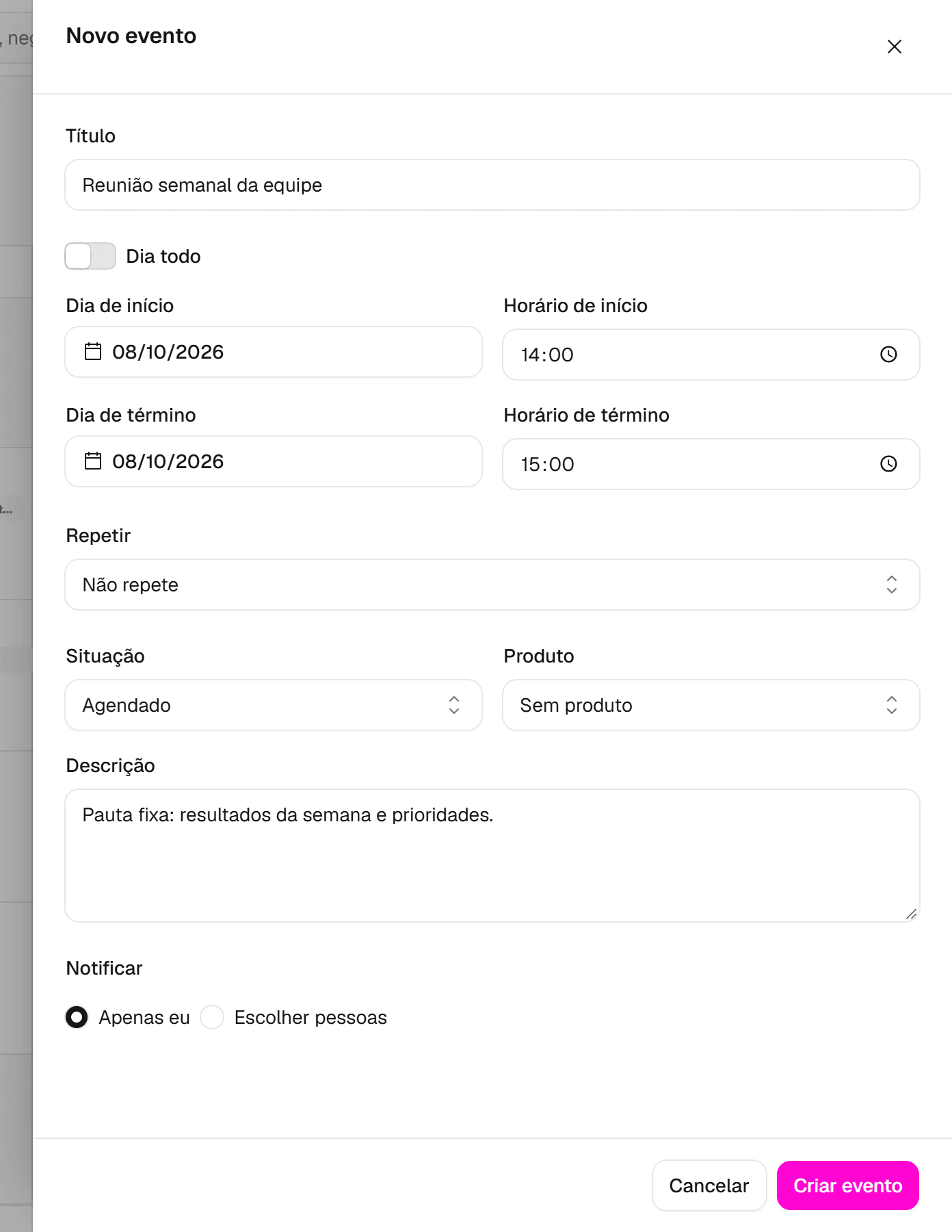 Painel Novo evento com o campo Título preenchido com Reunião semanal da equipe.