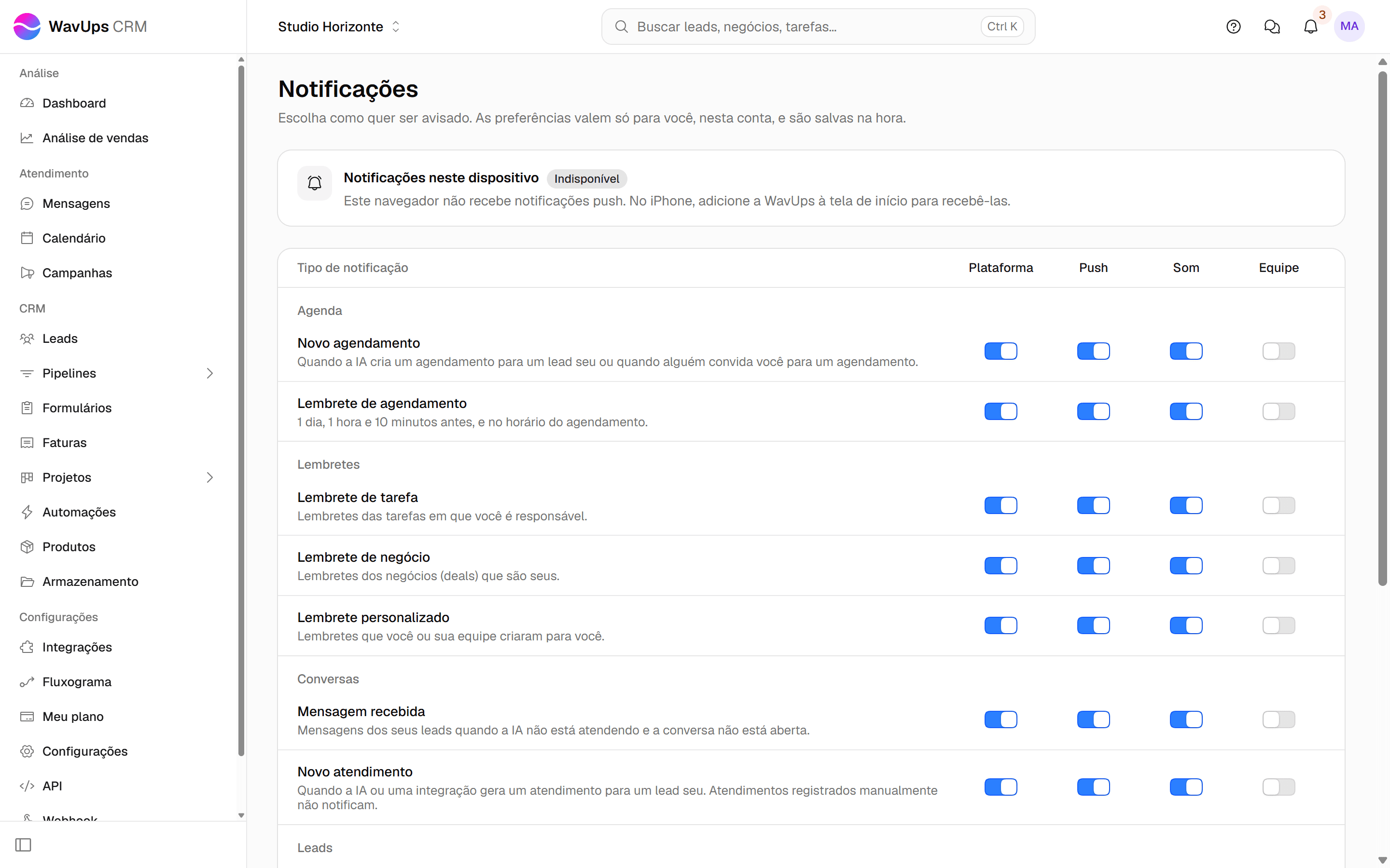 Tela de preferências de notificação, com um grupo por tipo de aviso e uma chave para cada canal.