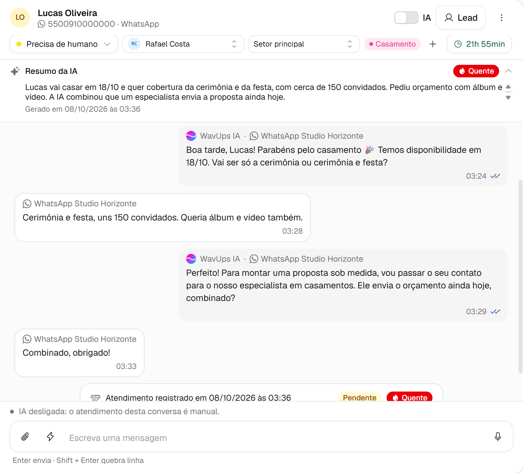 Resumo da IA aberto no topo de uma conversa de orçamento de casamento, com a temperatura Quente.