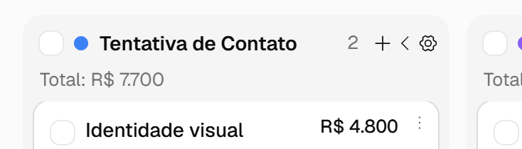 Topo de uma coluna do quadro com a caixa de seleção, o nome da etapa, a quantidade de negócios e os botões de novo negócio, recolher e configurações.