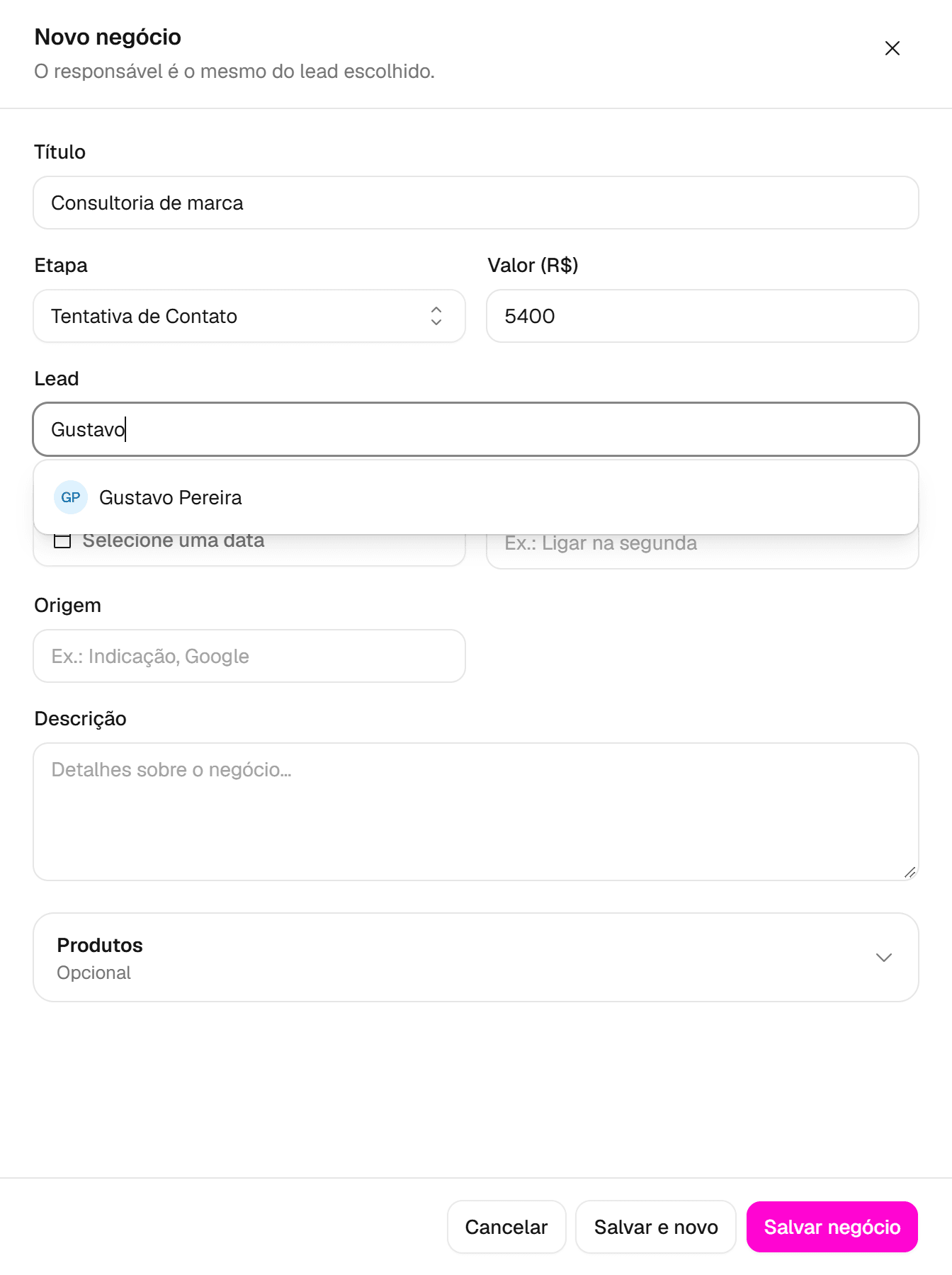 Painel Novo negócio com título Consultoria de marca, etapa Tentativa de Contato e valor 5400 preenchidos.